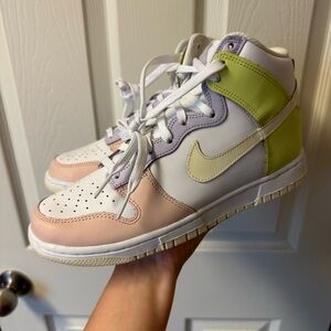 Nike White and Pink Sneakers Low-Top Perforated